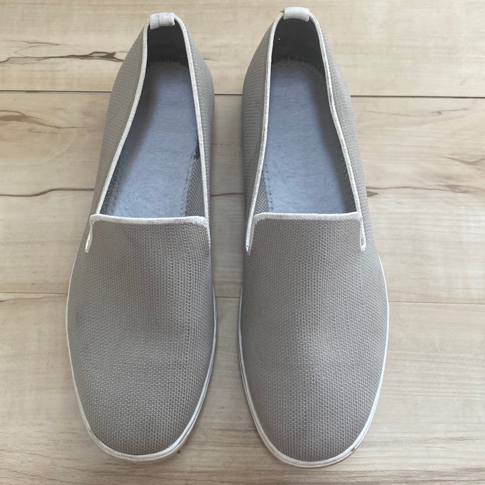 Kelly & Katie Grey Womens Slip Ons Size 10